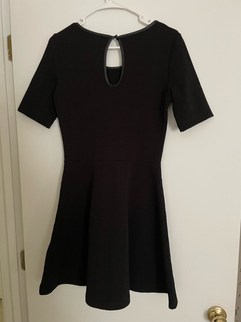 H&M Black Fit-and-Flare Short Sleeve Dress with Contrast Trim - Picture 2 of 4